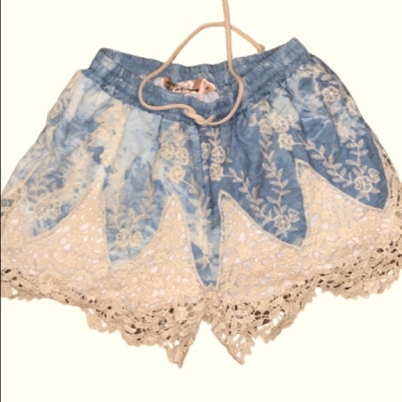 Pants - E2 boho shorts blue bleached look lace trim M NWT
